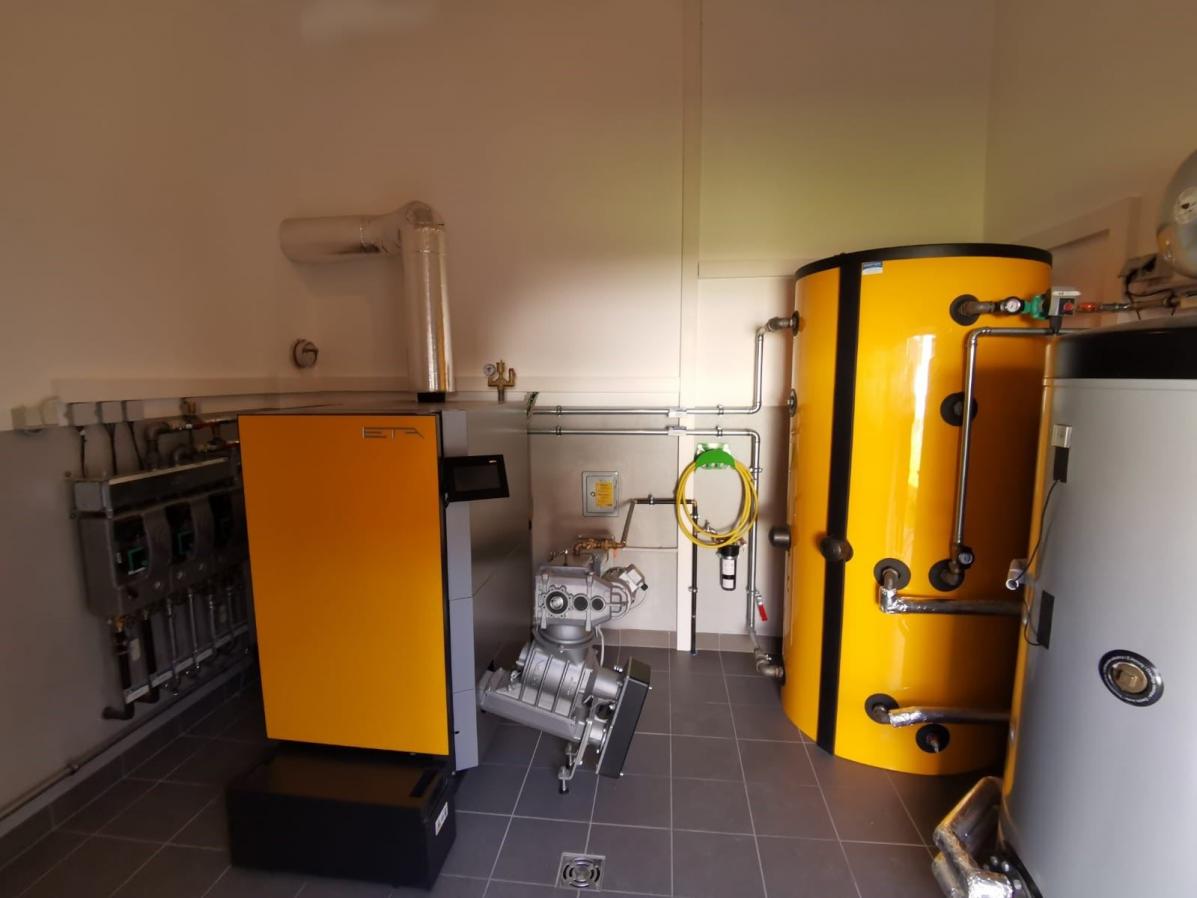 Eta Hackschnitzelkessel mit Puffer und Boiler